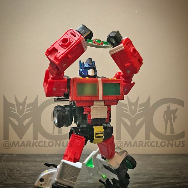 Official In Hand Image Transformers Holiday Optimus Prime Design  (7 of 10)